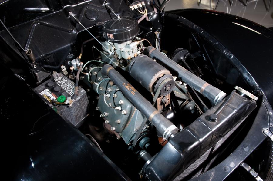  Ford DeLuxe Convertible Coupe Black 1940 года  (фото 4 из 5)